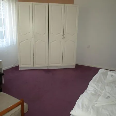 Janosik Bed & Breakfast *
