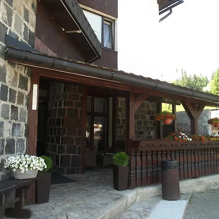 Janosik Nocľah s raňajkami Zdiar